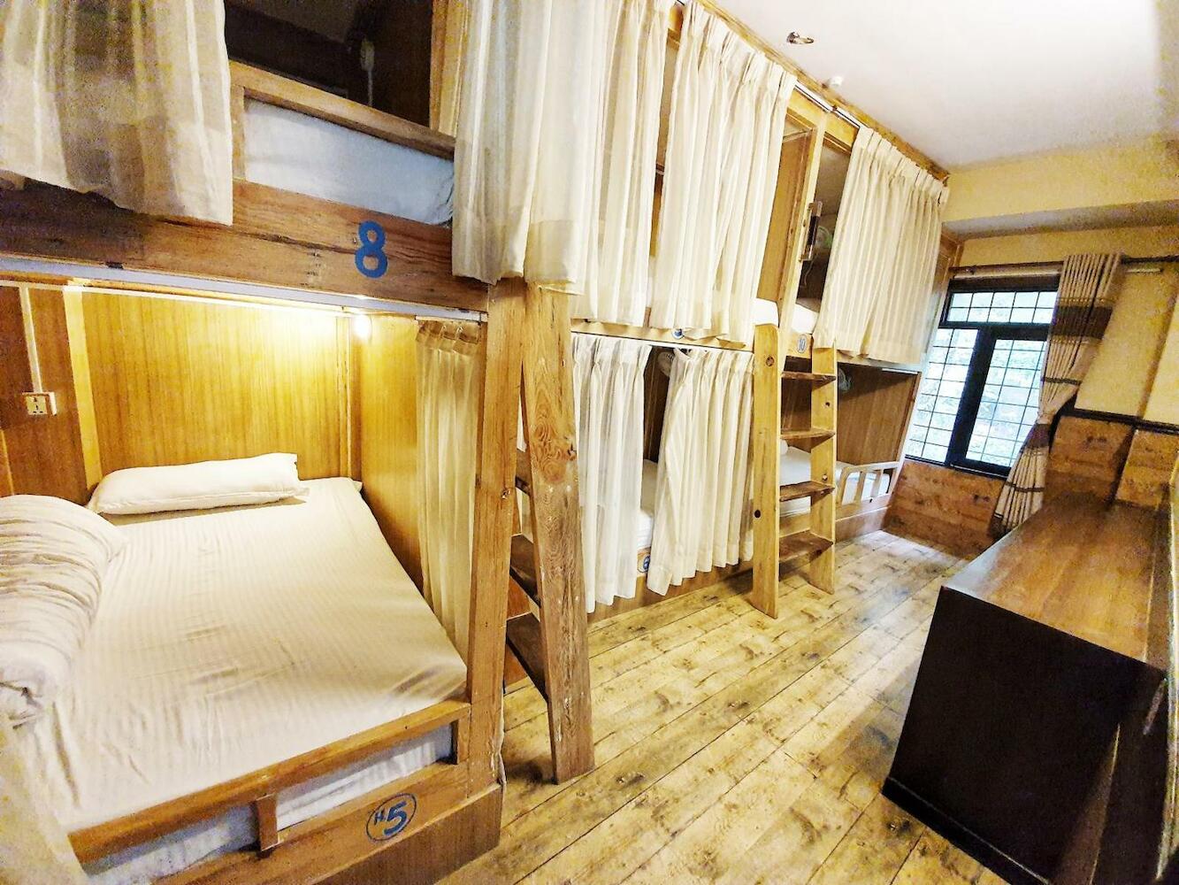 Hotel Forest Lake Backpackers' Hostel