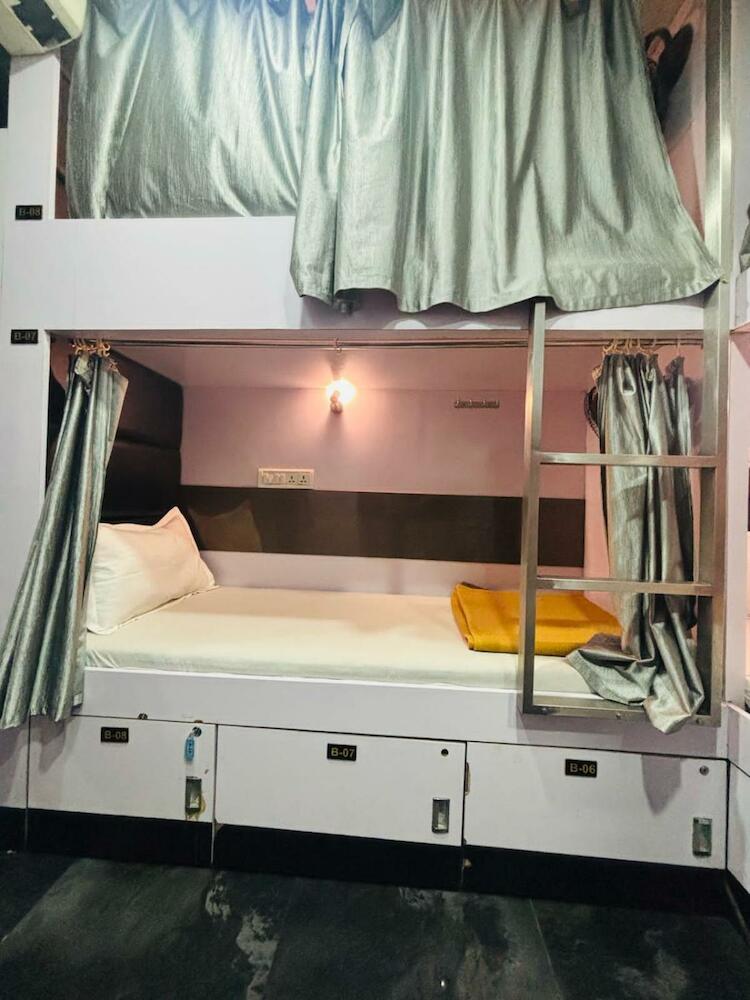 New Address Dormitory -1 Min-seepz Metro Station, Mumbai