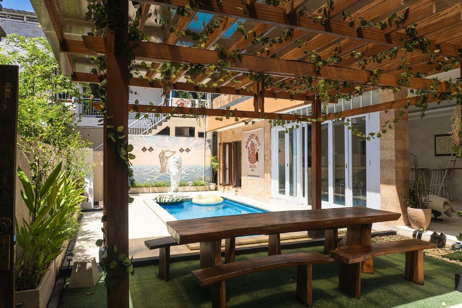 Naughty Nest Hostel Bali