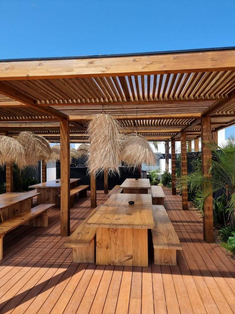 The Salty Pelican Yoga & Surf Retreat, Peniche