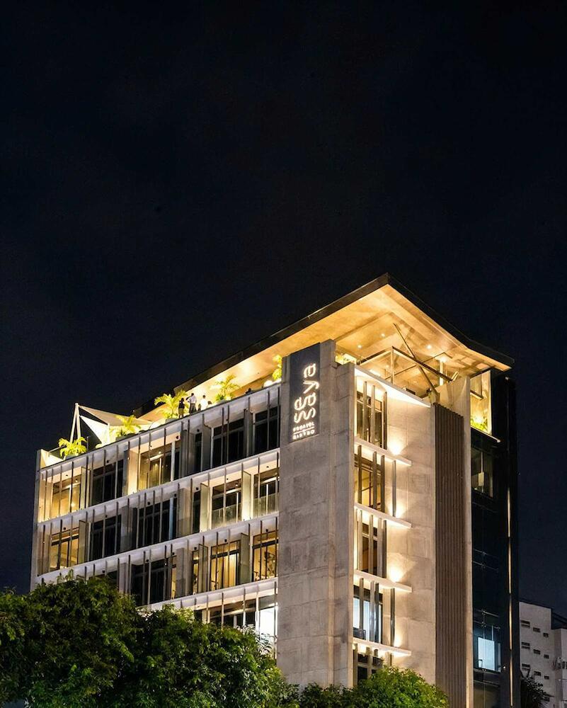 Sesaya Poshtel & Bistro - Colombo's Newest & Finest Poshtel Dorms & Rooms, Colombo