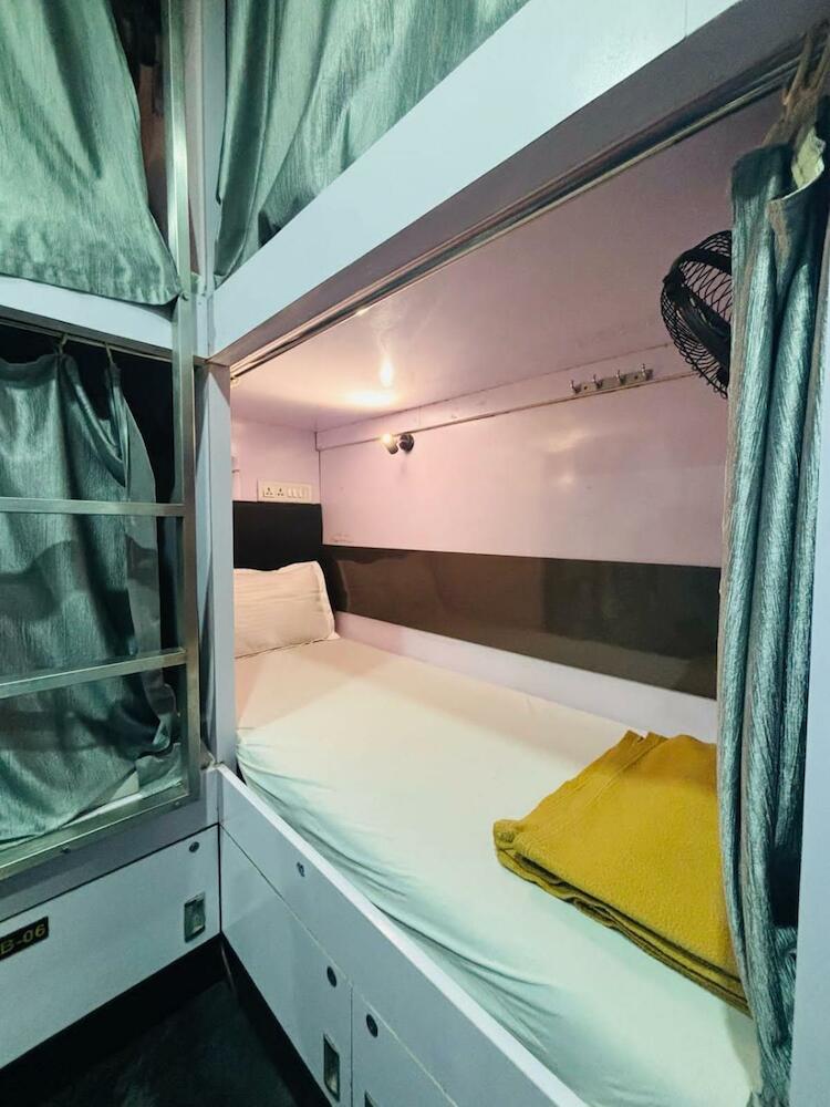 New Address Dormitory -1 Min-seepz Metro Station, Mumbai