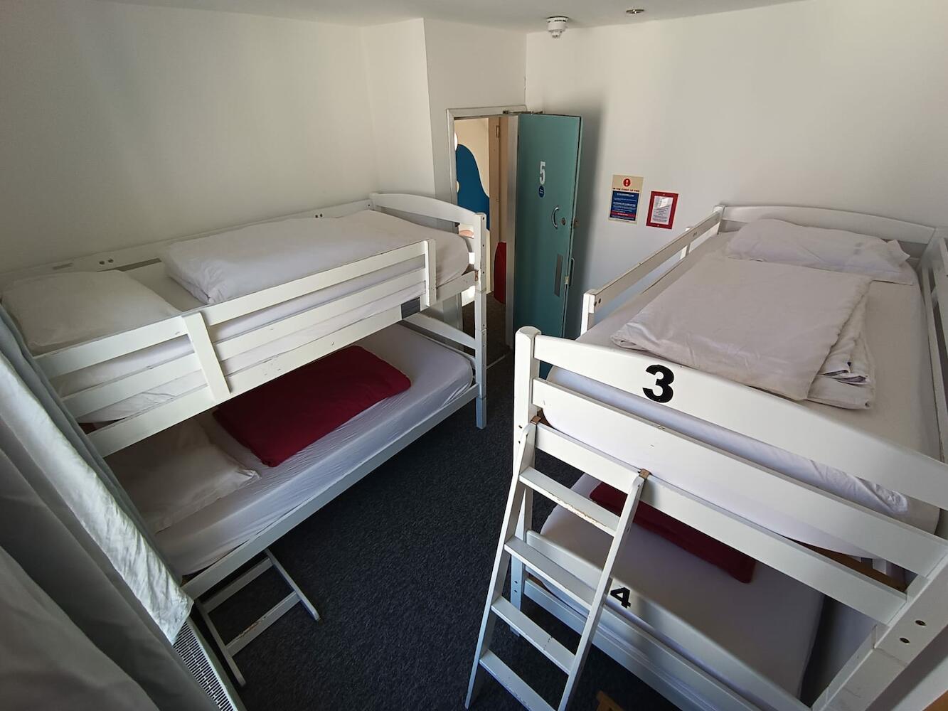 Seadragon Backpackers in Brighton - Prices 2020 (Compare Prices at Hostelworld + Booking)