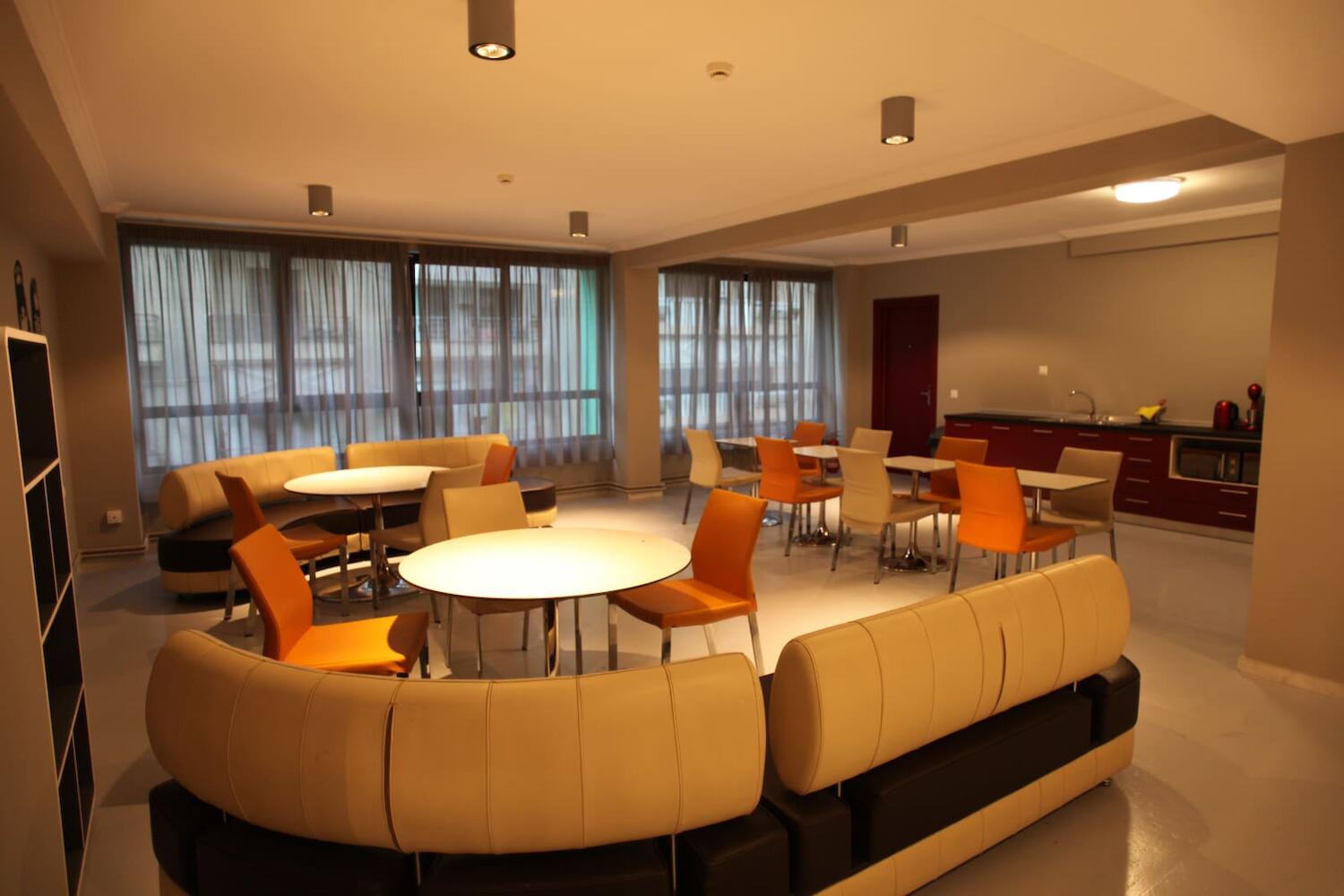 Stay Hybrid Youth Hostel