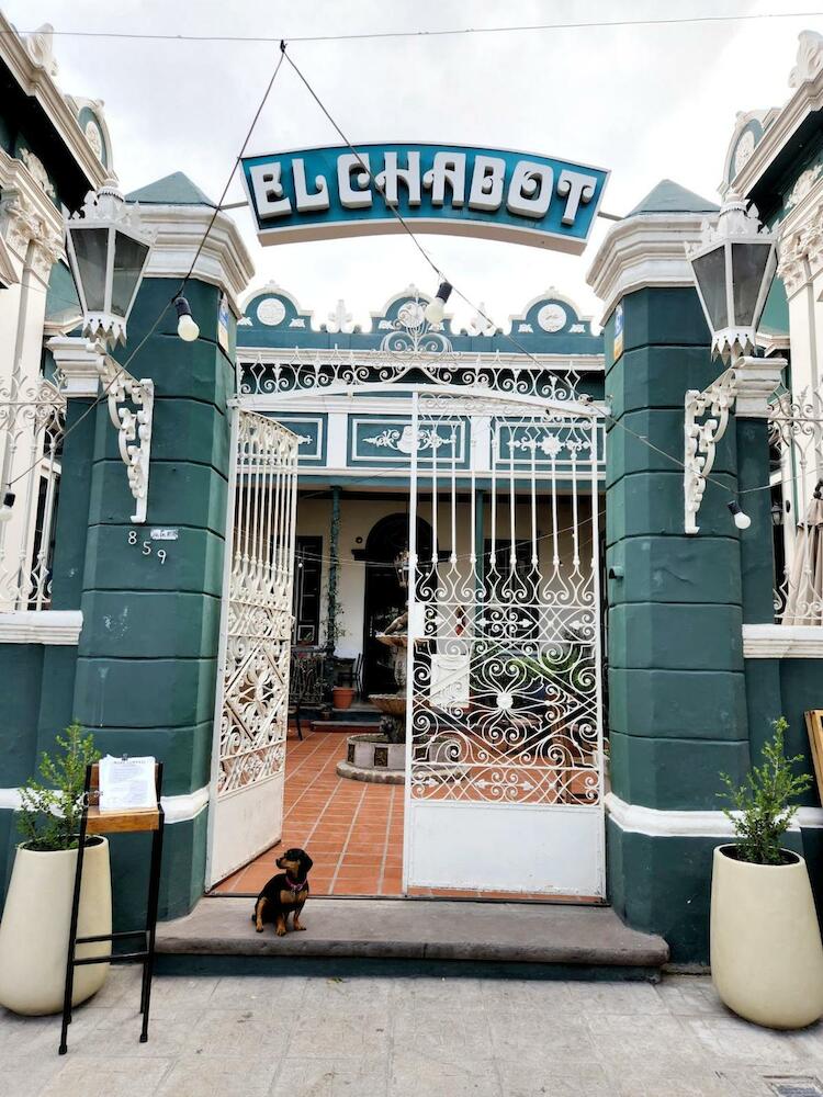 El Chabot Hostel
