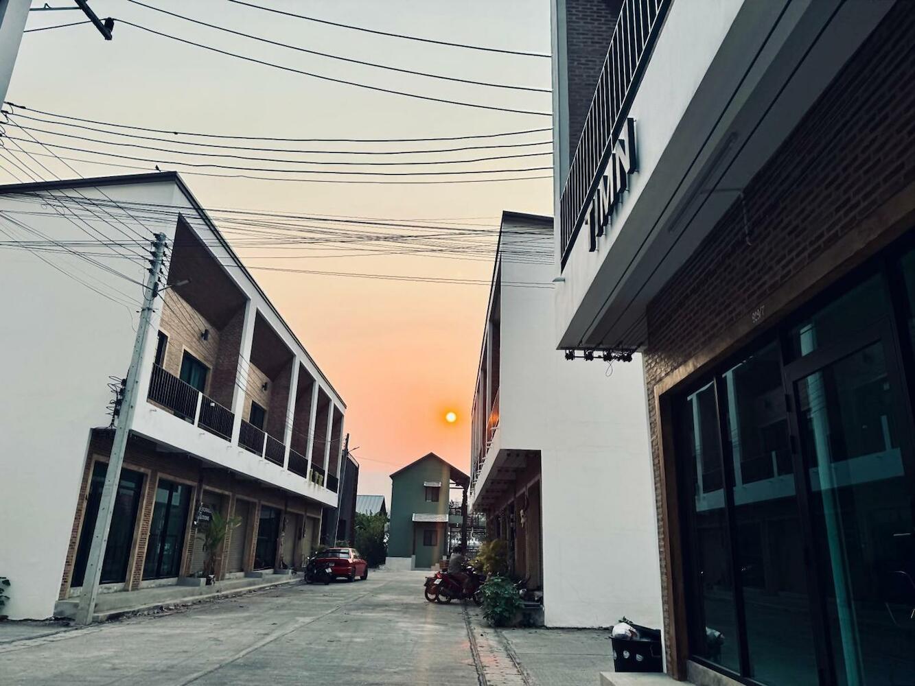 Timn Hostel, Pai