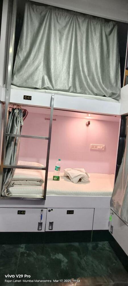 New Address Dormitory -1 Min-seepz Metro Station, Mumbai