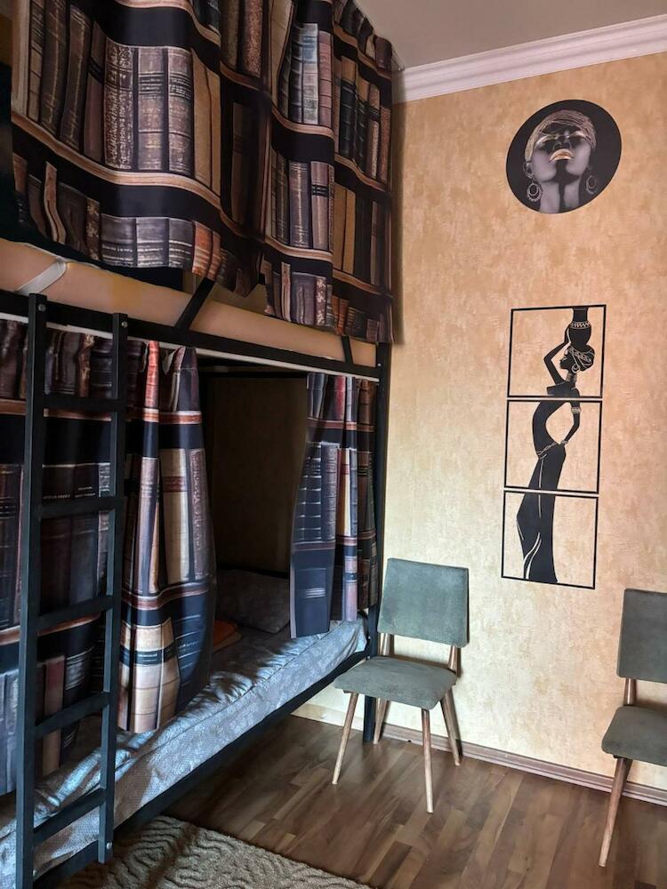 Pariss Library Hostel, Yerevan