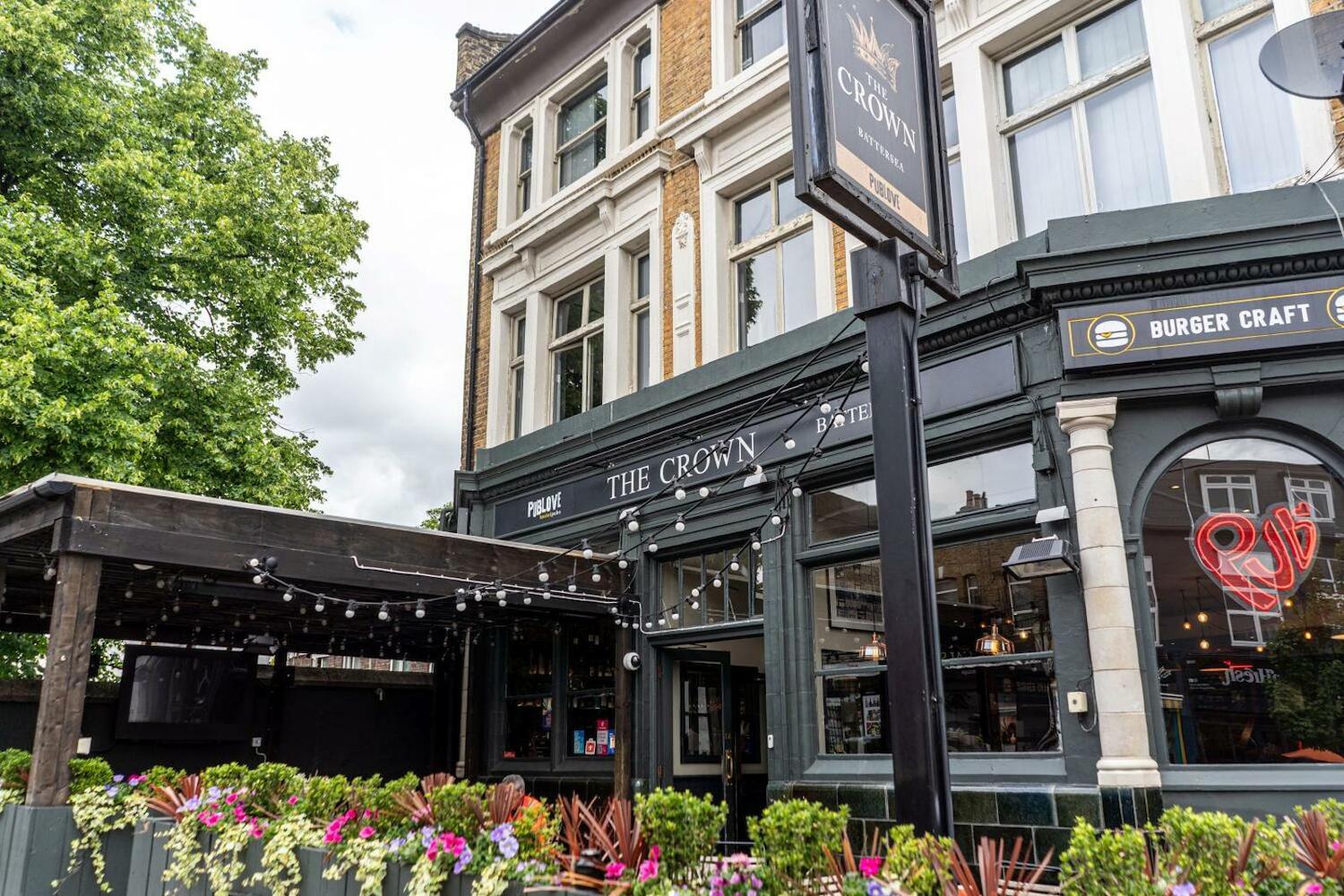 Publove @ The Crown, Battersea, London