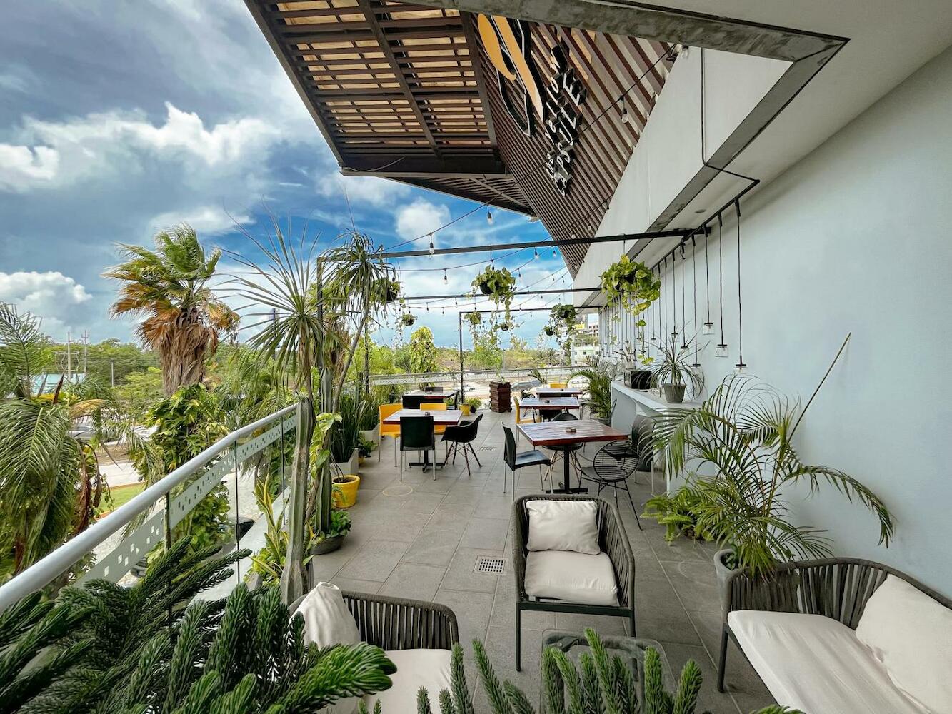 The Yellow Capsule, Cancún