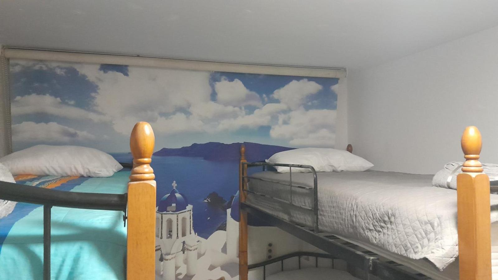 The Rabbit Hole Hostel, Santorini