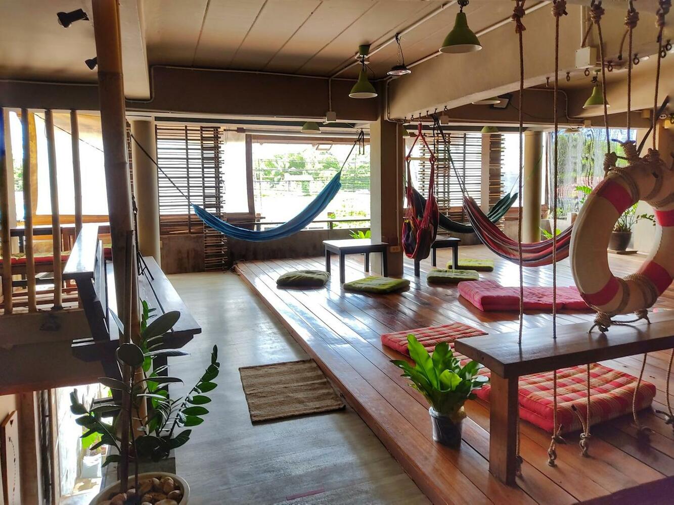 Non La Mer Hostel, Koh Lanta