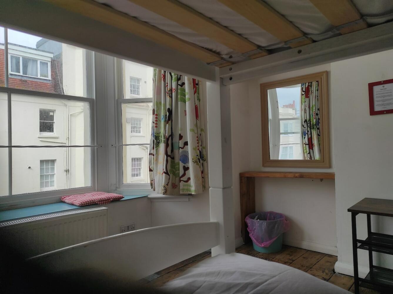 Seadragon Backpackers in Brighton - Prices 2020 (Compare Prices at Hostelworld + Booking)
