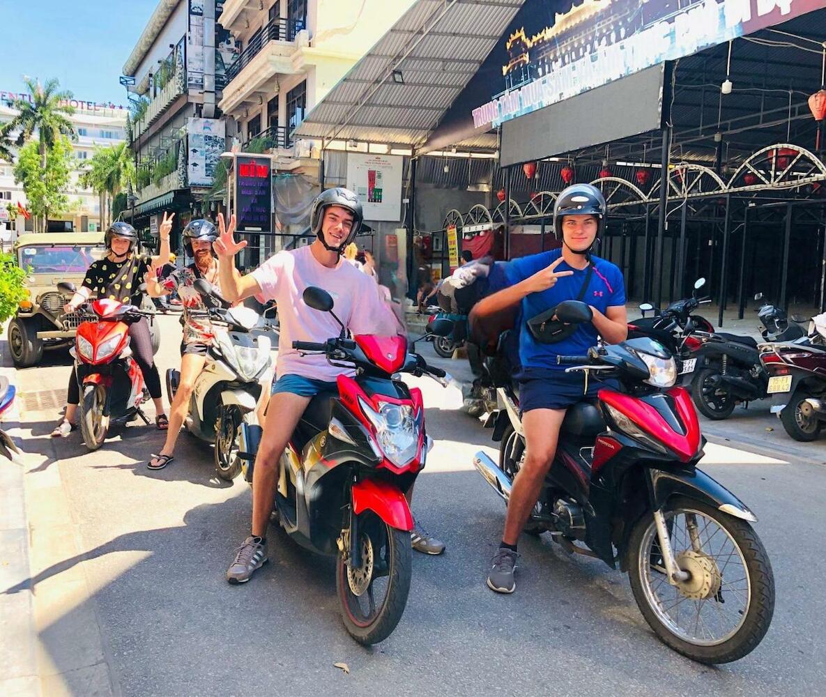 Lazy Cat Homestay - Motorbikes Rental & Tours