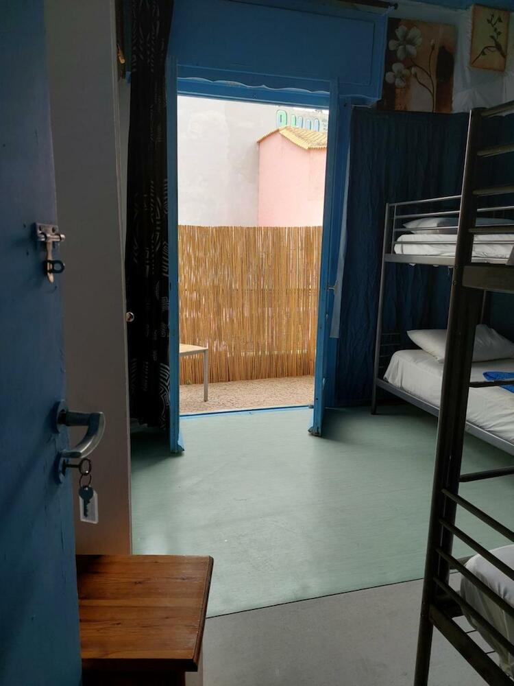Acropolis View Mixed Dormitories 1 Minute By Thissio Metro Stop