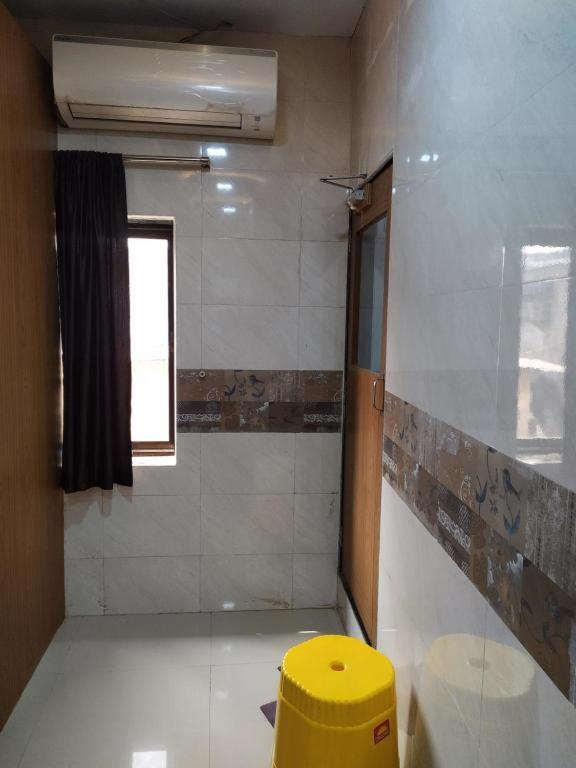 Super Dormitory AC DELUXE, Mumbai