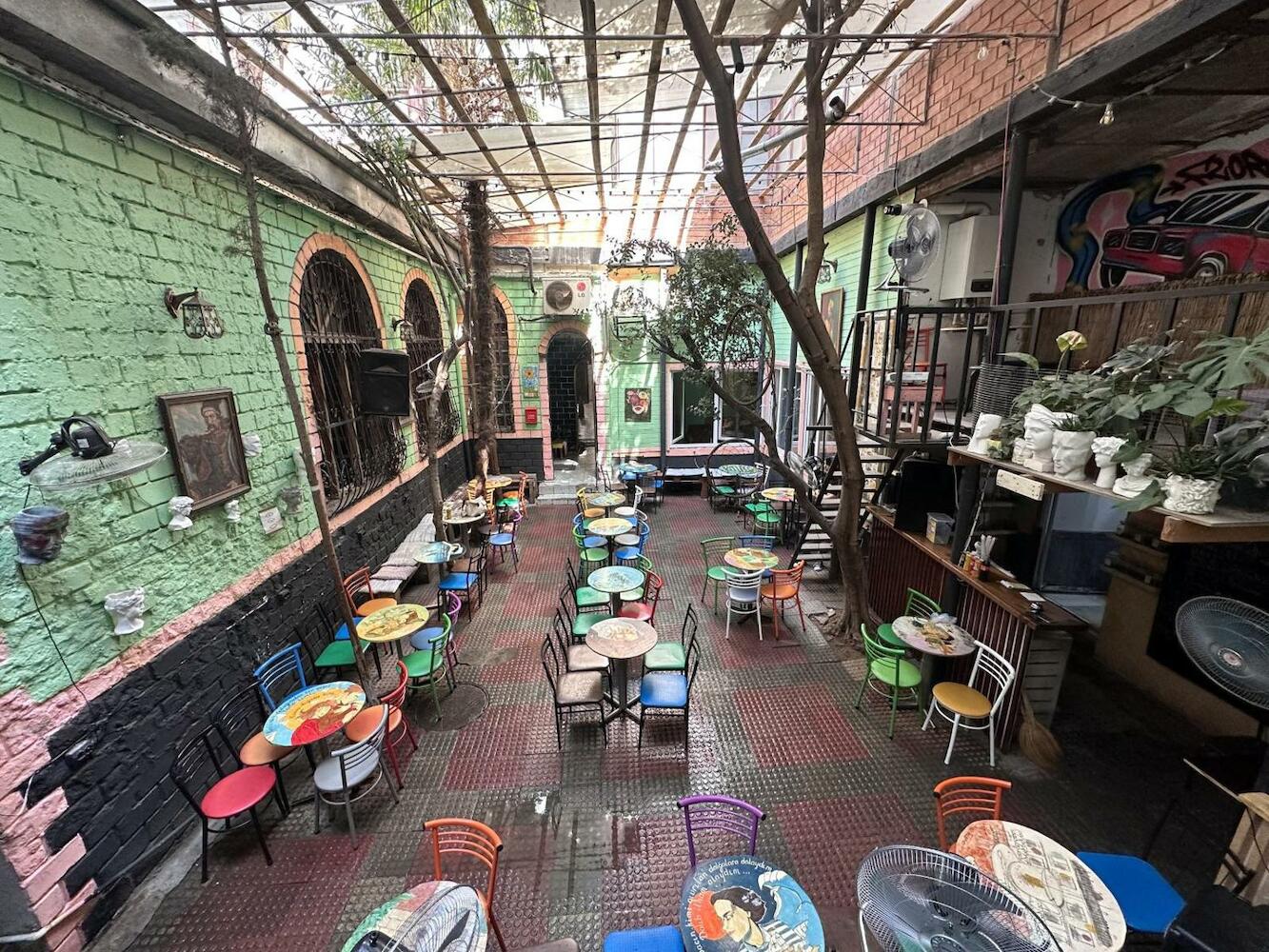 Flora Music & Art Hostel, Baku