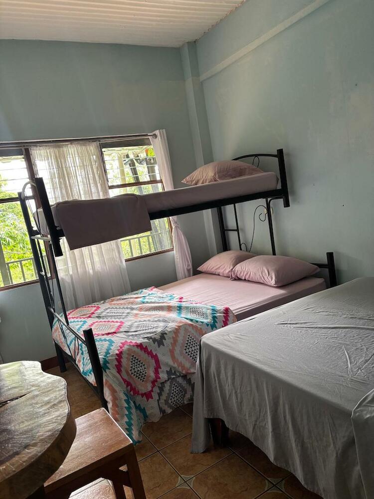 Manuel Antonio Hostel Resort