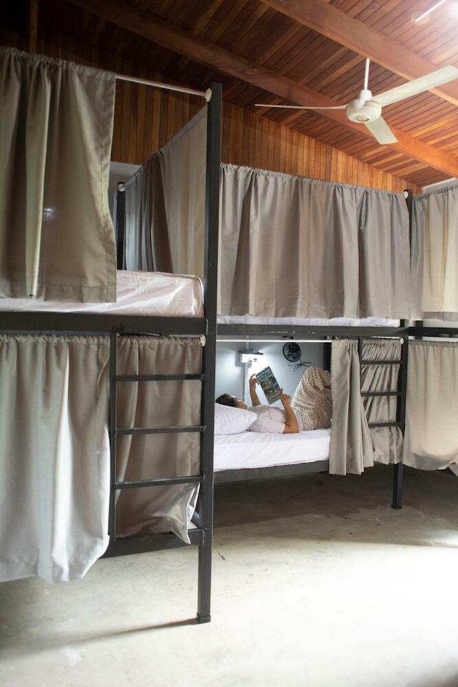 Argdivan Beach Hostel, Sámara