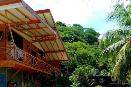 Domi Hostel, Dominical