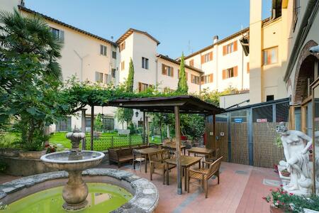 Archi Rossi Hostel, Florence