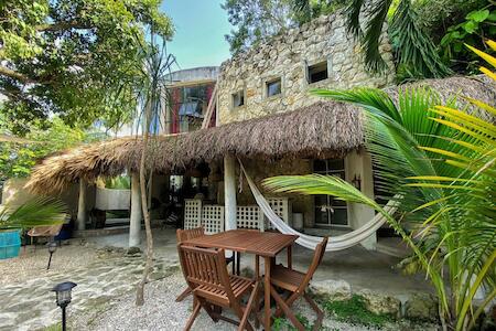 Best for Female Solo Traveler: Elmar Hostal, Bacalar