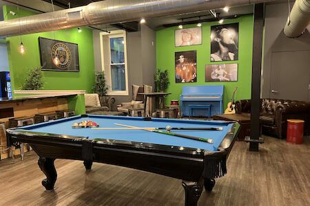 Best for Solo Traveler: Apple Hostels Of, Philadelphia
