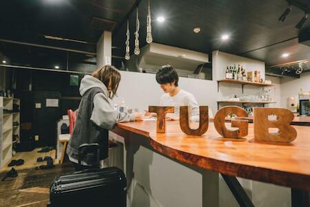 Tug-B Bar & Hostel