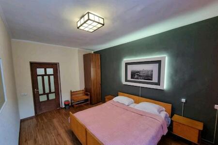 Hrachy Mot, Gyumri Hrachy Mot, Gyumri