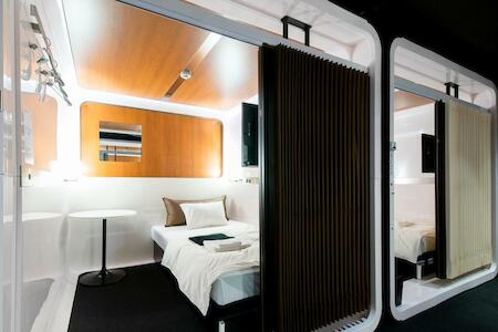 Best Party Hostel: First Cabin International Hawaii, Honolulu