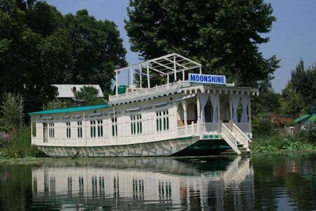 Dilshad Houseboats