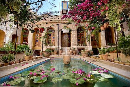 Seven Hostel In, Shiraz