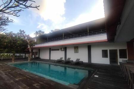 Mirah Hostel Bali