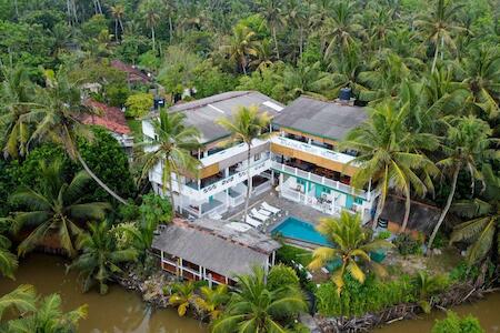 Best Party Hostel: Asanka Surf House & Resturant, Midigama