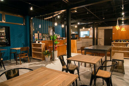 Tonagi Hostel x Cafe