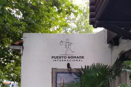 Puerto Nómade Hostel Internacional
