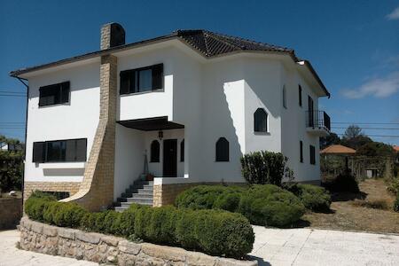 Albergue Constantino AL, Casco