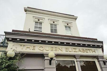 Queen Elizabeth Chelsea Pub & Hostel