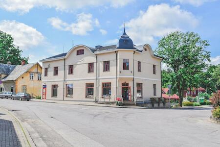 Hostel Nr.2, Rauna
