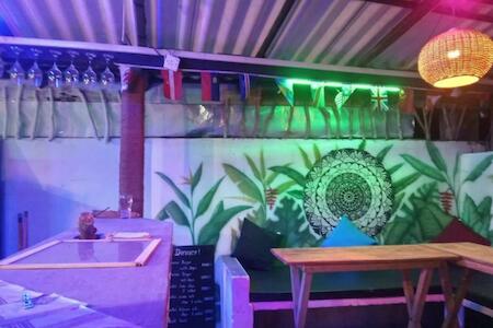 Taru Hostel & Surf Bar