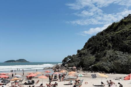 Best for Female Solo Traveler: Tombo Beach Hostel, Guarujá