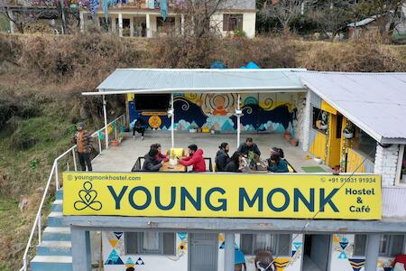 Young Monk Hostel & Cafe