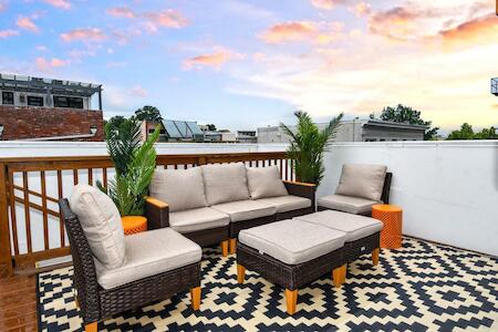 Best for Solo Traveler: Caravan Hostel Dc, Washington, DC