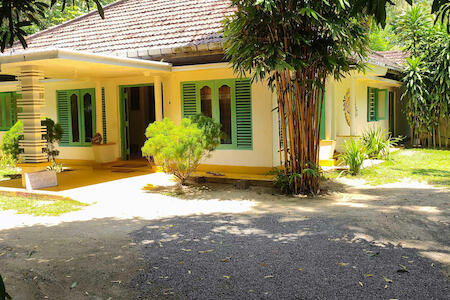 Lazy Monkey Surf Hostel, Hiriketiya