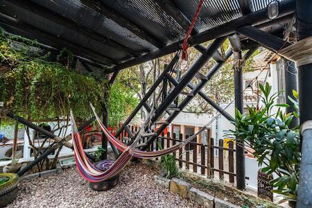 Amaka House, Granada