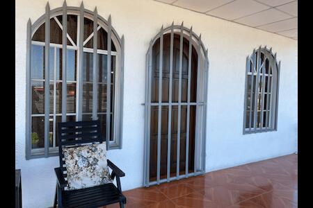 Casa Robles Room close to Airport