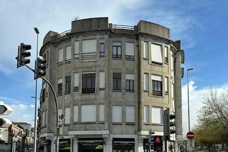 Easy Host, Porto