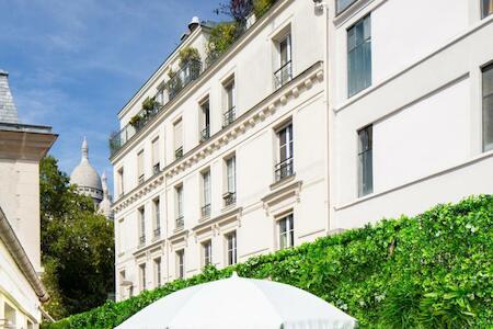 Le Village Montmartre by Hiphophostels, Paris