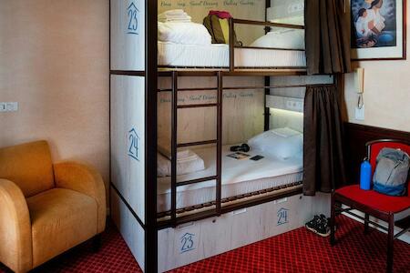Rosalita Hostel, Lourdes