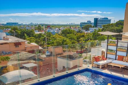 Best for Female Solo Traveler: Nomads Hotel Hostel & Rooftop Pool, Cancún